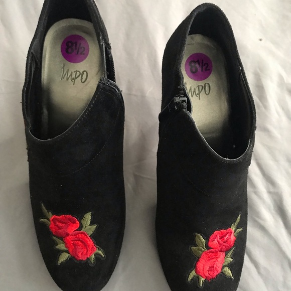 Black Rose Detail Bootie - Picture 2 of 3